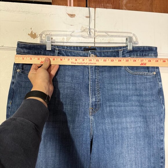 Talbots Barely Boot Jeans Curvy Size 18 Blue Wash Denim Bootcut - Picture 3 of 8